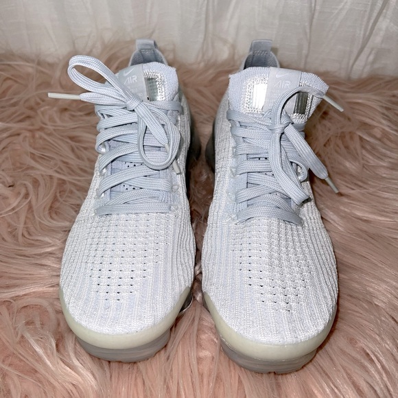 Women’s Nike Air VaporMax Flyknit 3 🎊 - Picture 2 of 8